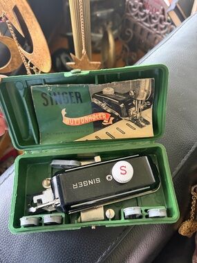 Vintage Singer Buttonholer 160506 with case